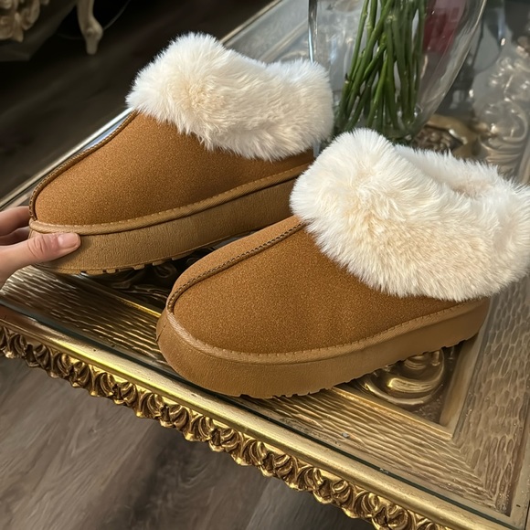 Fluffy Snow slip on Boots - Picture 4 of 7